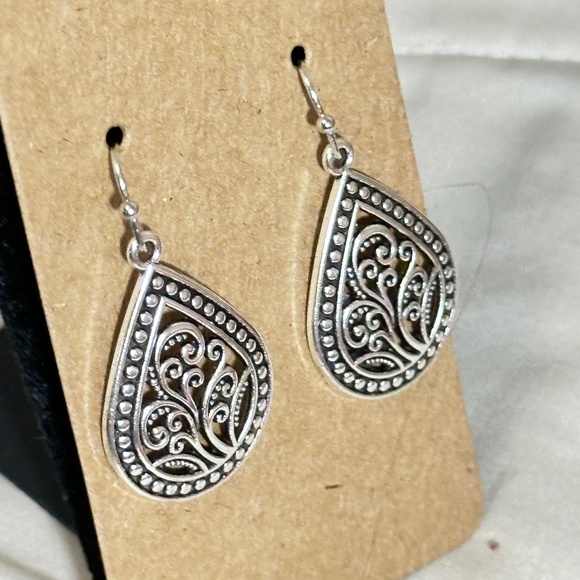 2/$20 Silver tone water droplet filigree floral hook earrings NWOT - Picture 9 of 11